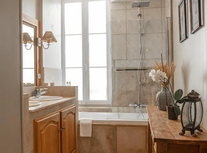 Clos Saint Martin 4*